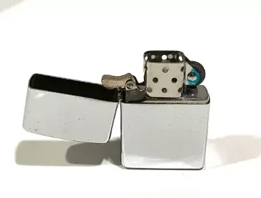 Encendedor a Bencina Cromado Tipo Zippo